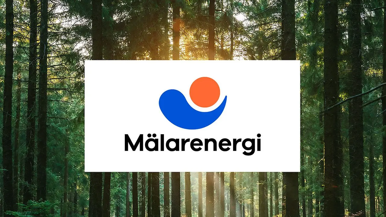 Mälarenergis logotyp med en skog som bakgrund.